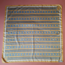 Charger l'image dans la galerie, Foulard vintage Hélène - Rotary - Pillory - 84 × 87