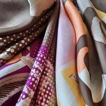 Charger l'image dans la galerie, Foulard vintage Léna - Christian Lacroix Paris. 87 x 83