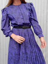 Charger l'image dans la galerie, Robe vintage Manue - Tissu irisé bleu / violet. Taille S ou 36, 38. Made in France.
