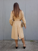 Charger l'image dans la galerie, Trench-coat vintage Louise - Beige miel. Taille M, 38, 40. Made in France