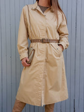 Charger l'image dans la galerie, Trench-coat vintage Louise - Beige miel. Taille M, 38, 40. Made in France