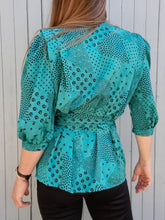 Charger l'image dans la galerie, Chemisier vintage Letitzia - Vert émeraude, ceinture obi. Taille S, 36, 38. Fabriqué en France