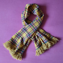 Charger l'image dans la galerie, Étole vintage Oléanne - Jaune à carreaux & franges. Givenchy. Fabriqué en France