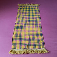 Charger l'image dans la galerie, Étole vintage Oléanne - Jaune à carreaux & franges. Givenchy. Fabriqué en France