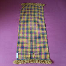 Charger l'image dans la galerie, Étole vintage Oléanne - Jaune à carreaux & franges. Givenchy. Fabriqué en France