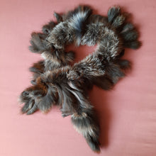 Charger l'image dans la galerie, Boa en fourrure véritable Cassandra - Frangés. Taille unique.