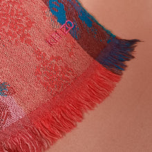 Charger l'image dans la galerie, Echarpe vintage Vichy - Kenzo. Bordée de franges.