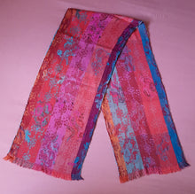 Charger l'image dans la galerie, Echarpe vintage Vichy - Kenzo. Bordée de franges.