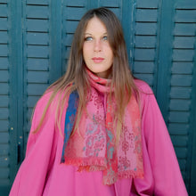 Charger l'image dans la galerie, Echarpe vintage Vichy - Kenzo. Bordée de franges.