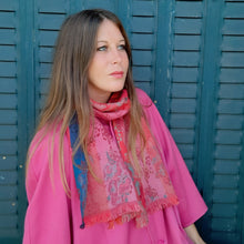 Charger l'image dans la galerie, Echarpe vintage Vichy - Kenzo. Bordée de franges.