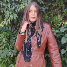 Charger l'image dans la galerie, Echarpe vintage Moschino. Motifs symboles en panne de velours gris. Transparente noire