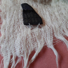 Charger l'image dans la galerie, Echarpe vintage Louise - Emanuel Ungaro. Mohair & soie. Beige à feuillage. 126 x 30 cm.