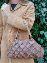 Charger l'image dans la galerie, Sac vintage Léna - Patchwork de simili cuir crocheté. Taille unique.
