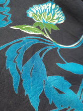 Charger l'image dans la galerie, Chemise vintage Séverine - Imprimé floral bleu pétrole. Taille M, 38, 40. Créaline de Daxon.