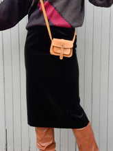 Charger l'image dans la galerie, Jupe vintage Rolande - Panne de velours noir. Taille S, 36, 38. David Paris. Made in France