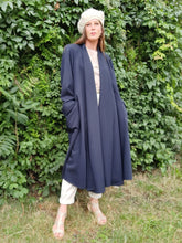 Charger l'image dans la galerie, Veste longue vintage Isadora - Drapé bleu marine. Ample. Taille XXL, 44, 46. Made in France