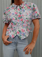 Charger l'image dans la galerie, Chemisier vintage Charlène -En coton fleuri. Taille M, 38, 40. Made in France