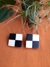 Charger l'image dans la galerie, Boucles d'oreilles anciennes Cléo - Damier bicolore. A clips.