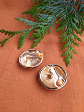 Charger l'image dans la galerie, Boucles d'oreilles anciennes Vanessa - Pâte de verre à clips.