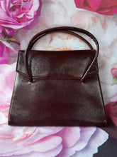 Charger l'image dans la galerie, Sac vintage Karine - Mini bordeaux. Porté main.