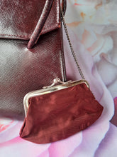 Charger l'image dans la galerie, Sac vintage Karine - Mini bordeaux. Porté main.