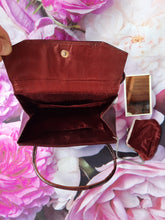 Charger l'image dans la galerie, Sac vintage Karine - Mini bordeaux. Porté main.