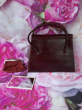 Charger l'image dans la galerie, Sac vintage Karine - Mini bordeaux. Porté main.