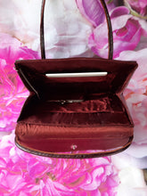 Charger l'image dans la galerie, Sac vintage Karine - Mini bordeaux. Porté main.
