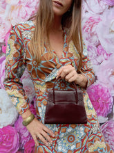 Charger l'image dans la galerie, Sac vintage Karine - Mini bordeaux. Porté main.