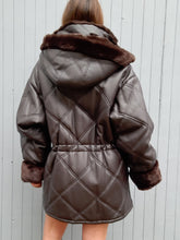 Charger l'image dans la galerie, Manteau matelassé Cindy - Fourrure synthétique marron. Taille XL, 42, 44
