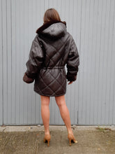 Charger l'image dans la galerie, Manteau matelassé Cindy - Fourrure synthétique marron. Taille XL, 42, 44