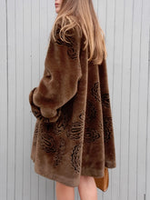Charger l'image dans la galerie, Manteau vintage Véronika - Fourrure synthétique. Imprimé cachemire. Taille XXL, 44, 46. Made in France Made in France.