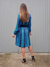 Charger l'image dans la galerie, Robe vintage Sophia - Rayures verticales. Taille M, 38, 40. Coutureine. Made in France