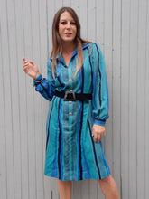 Charger l'image dans la galerie, Robe vintage Sophia - Rayures verticales. Taille M, 38, 40. Coutureine. Made in France