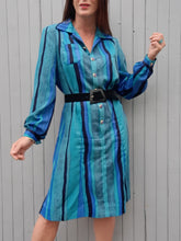 Charger l'image dans la galerie, Robe vintage Sophia - Rayures verticales. Taille M, 38, 40. Coutureine. Made in France