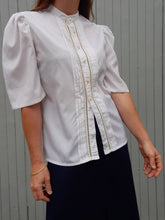 Charger l'image dans la galerie, Chemisier vintage Zaïa - Blanc à plumetis irisés. Taille M, 38, 40