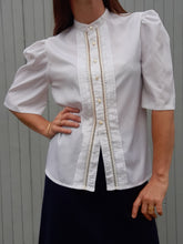 Charger l'image dans la galerie, Chemisier vintage Zaïa - Blanc à plumetis irisés. Taille M, 38, 40