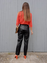Charger l'image dans la galerie, Pantalon vintage Leslee - Cuir noir. Taille S, 36, 38