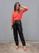 Charger l'image dans la galerie, Pantalon vintage Leslee - Cuir noir. Taille S, 36, 38