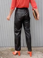 Charger l'image dans la galerie, Pantalon vintage Leslee - Cuir noir. Taille S, 36, 38