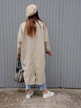 Charger l'image dans la galerie, Trench-coat vintage Annie - Chipie beige. Taille L, 40, 42. Fabriqué en France