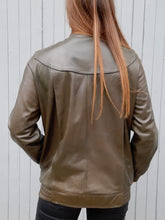 Charger l'image dans la galerie, Blouson vintage Line - Cuir vert. Taille M, 38, 40.