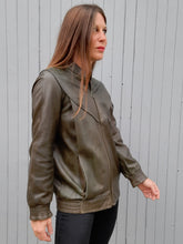 Charger l'image dans la galerie, Blouson vintage Line - Cuir vert. Taille M, 38, 40.