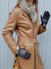 Charger l'image dans la galerie, Gants vintage Olivia. Cuir noir ajouré. Tréfousse. Taille 6,5. Made in France