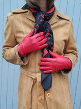 Charger l'image dans la galerie, Gants vintage Anaé. Cuir rouge, doublure 100 % soie. Taille 6,5