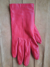 Charger l'image dans la galerie, Gants vintage Anaé. Cuir rouge, doublure 100 % soie. Taille 6,5