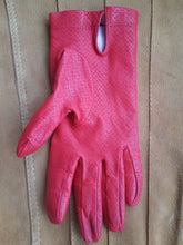 Charger l'image dans la galerie, Gants vintage Anaé. Cuir rouge, doublure 100 % soie. Taille 6,5