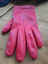 Charger l'image dans la galerie, Gants vintage Anaé. Cuir rouge, doublure 100 % soie. Taille 6,5