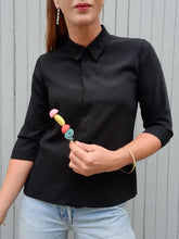Charger l'image dans la galerie, Chemisier Ambre - Minimaliste noir. Chattawak. Taille XS, 34, 36.