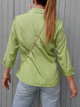 Charger l'image dans la galerie, Chemisier vintage Marielle - Soie vert Anis. Taille M, 38, 40